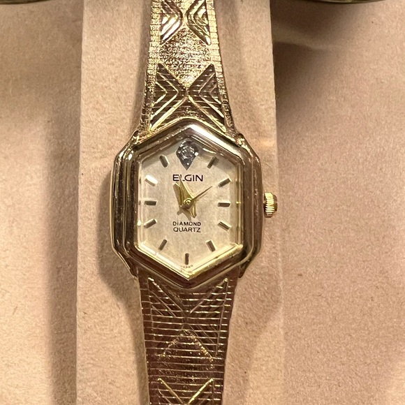 New in Box 1980s Elgin Diamond Lady’s Dress Watch with Original Manual - Picture 3 of 4
